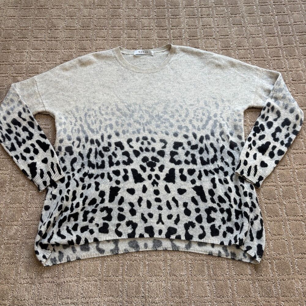 Kokun Cashmere Animal Print Sweater  Womens M Cream Black Long Sleeve Soft Light